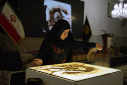 نقاشی قافله کربلا توسط فاطمه عبادی قهرمان برنامه عصرجدید + فیلم
