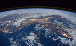 نمایی زیبا از زمین در ایستگاه فضایی + فیلم