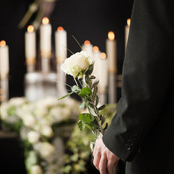 چه نوع گلی برای مراسم تدفین هدیه بدهیم؟