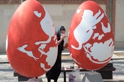 آغاز جشنواره تخم مرغ های رنگی در باغ فردوس تهران