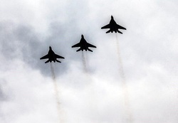 نمایش جت‌های جنگنده روسیه در آسمان + فیلم