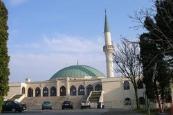 مساجد و اماکن مذهبی از ۱۵ می در اتریش بازگشایی می‌شوند
