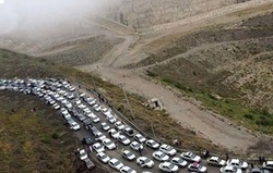 بارش باران و برف در ۱۳ جاده کشور  ترافیک سنگین در محور فیروزکوه