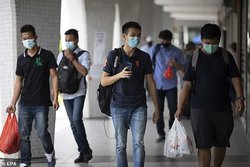 سنگاپور از همه مردم خود می‌خواهد ردیاب کرونا بپوشند