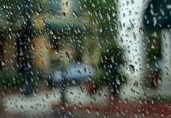 بارش شدید باران در گرمای تابستان + فیلم