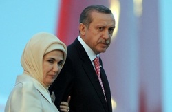 تصویر نذری دادن همسر اردوغان حاشیه ساز شد