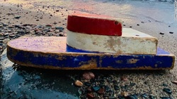 قصه جالب قایق کوچکی که پس از ۲۷ سال به ساحل رسید