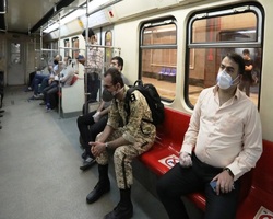 ازدحام متروی تهران در اوج همه‌گیری کرونا +فیلم