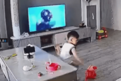 کلیپی پربازدید از هیجان زده شدن پسر بچه ۲ ساله