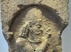 سنگ‌نگاره ساسانی به کشور بازگشت  ژست سلام و ادای احترام از ویژگی‌های هنر ساسانی