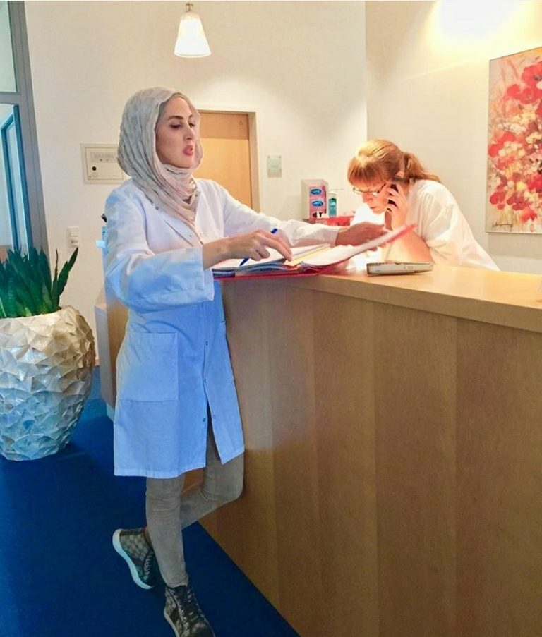 ۵۰۰ جراحی مغز توسط نابغه ۲۸ ساله محجبه ایرانی+ فیلم و تصاویر