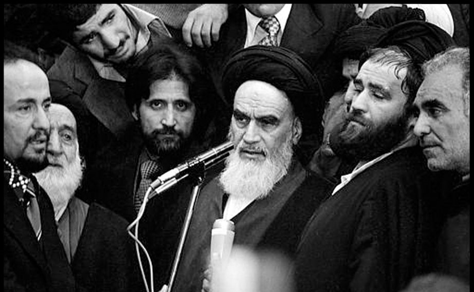 راز غیبت آیتالله خامنهای هنگام سخنرانی امام خمینی (ره) چه بود؟ راز غیبت آیتالله خامنهای هنگام سخنرانی امام خمینی (ره) چه بود؟