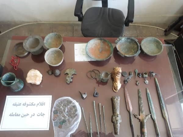 کشف ۱۰۰ قطعه شیء تاریخی هزاره اول قبل از میلاد کشف ۱۰۰ قطعه شیء تاریخی هزاره اول قبل از میلاد
