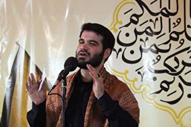 مداحی دکتر میثم مطیعی در خیابان های فرانسه!