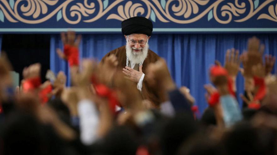 امام خامنه‌ای: «مرگ بر آمریکا» یعنی مرگ بر ترامپ و پمپئو/ ما با ملت آمریکا کاری نداریم