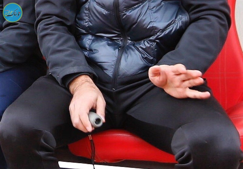 سوت کارلوس کی‌روش در دست فرهاد مجیدی + عکس