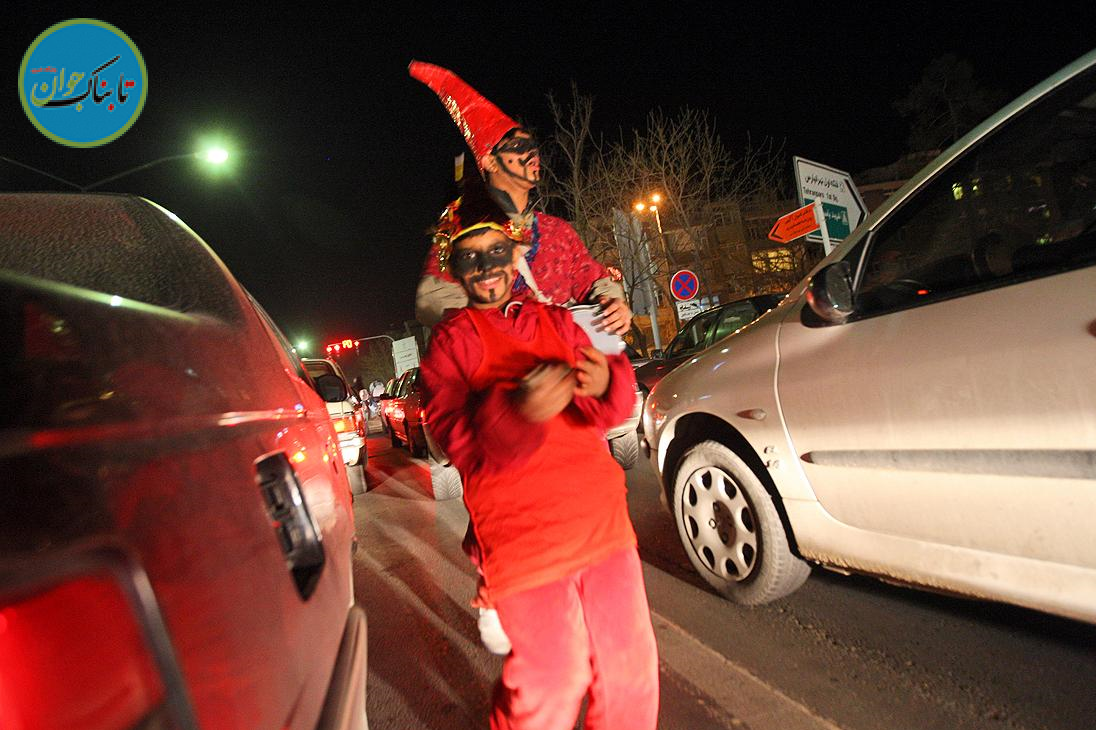 غم‌هایمان را دور می‌ریزیم تا مردم را شاد کنیم