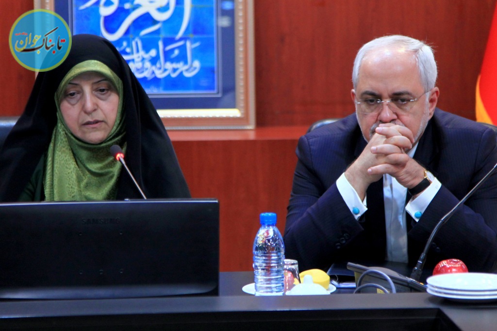 پخش شیرینی استعفای ظریف در مجلس!