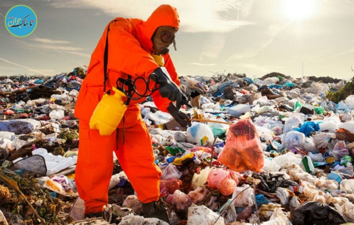 اشتباه خانواده یک مرد با ریختن چند میلیون پول در زباله ها+عکس