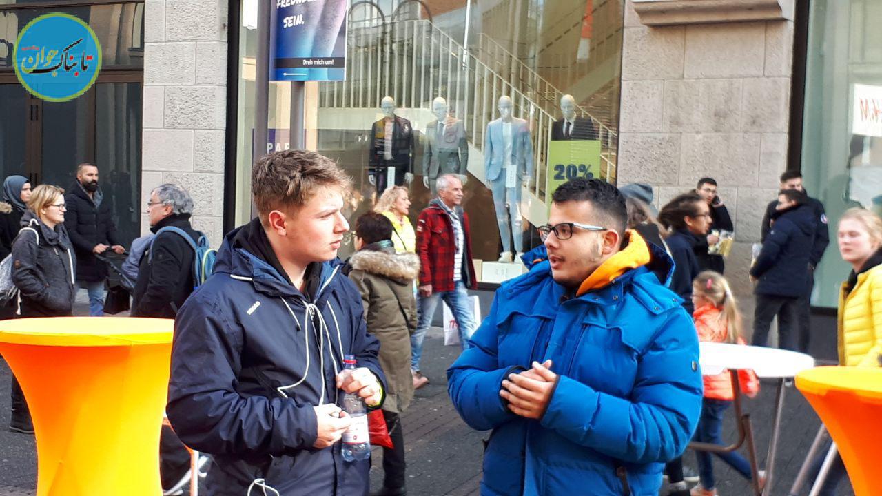 استقبال پرشور اروپایی‌ها از برپایی اولین نمایشگاه عکس اربعین در آلمان +فیلم