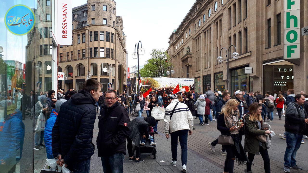 استقبال پرشور اروپایی‌ها از برپایی اولین نمایشگاه عکس اربعین در آلمان +فیلم