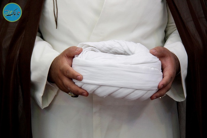 رمزگشایی از علت حضور روحانیون با «عمامه» در مناطق سیل‌زده