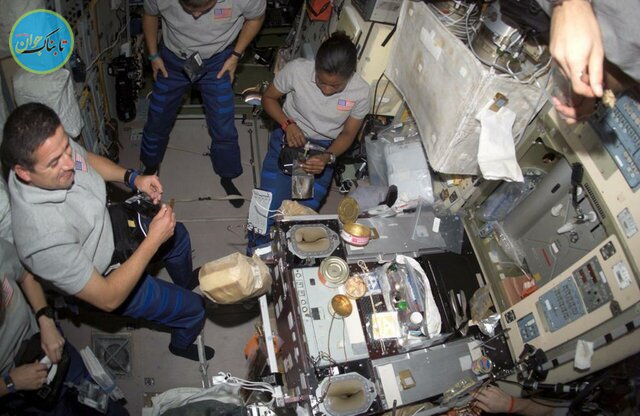 بفرمائید سر سفره فضایی!