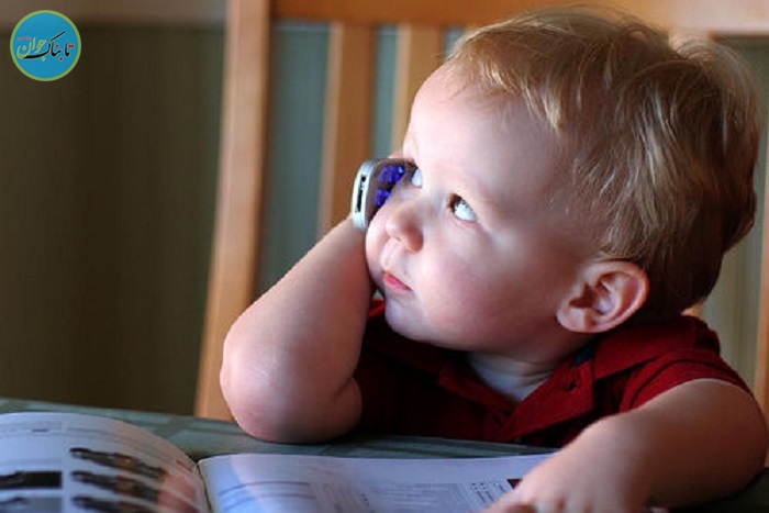 با دادن موبایل، مغز نوزاد خود را قربانی آرامش نکنید