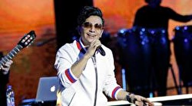 حرکت ستودنی آقای خواننده برای سلفی گرفتن با هوادار معلول