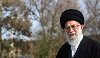 واکنش رهبر انقلاب به آتش زدن عکس ایشان توسط فریب خورده ها + فیلم