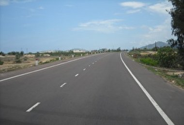 ایده جالب برای نگه داشتن رانندگان بین خطوط + فیلم