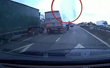 صحنه‌ای که زن جوان را در وسط اتوبان شوکه کرد!