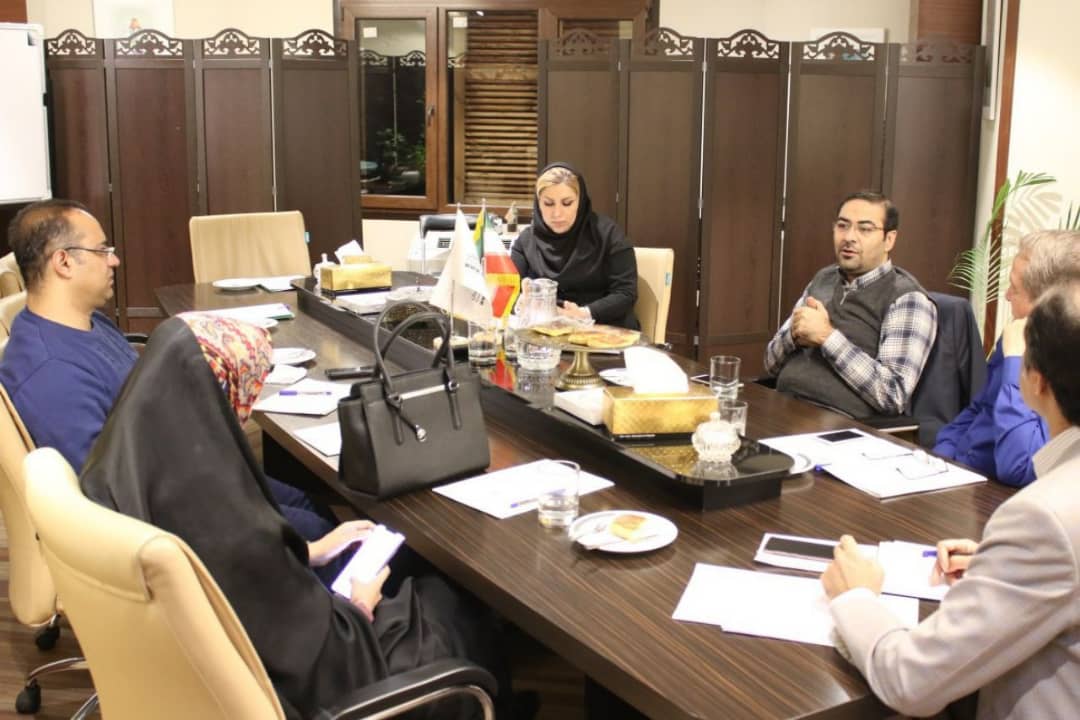 آثار هنرمندان باید جوششی باشد نه سفارشی