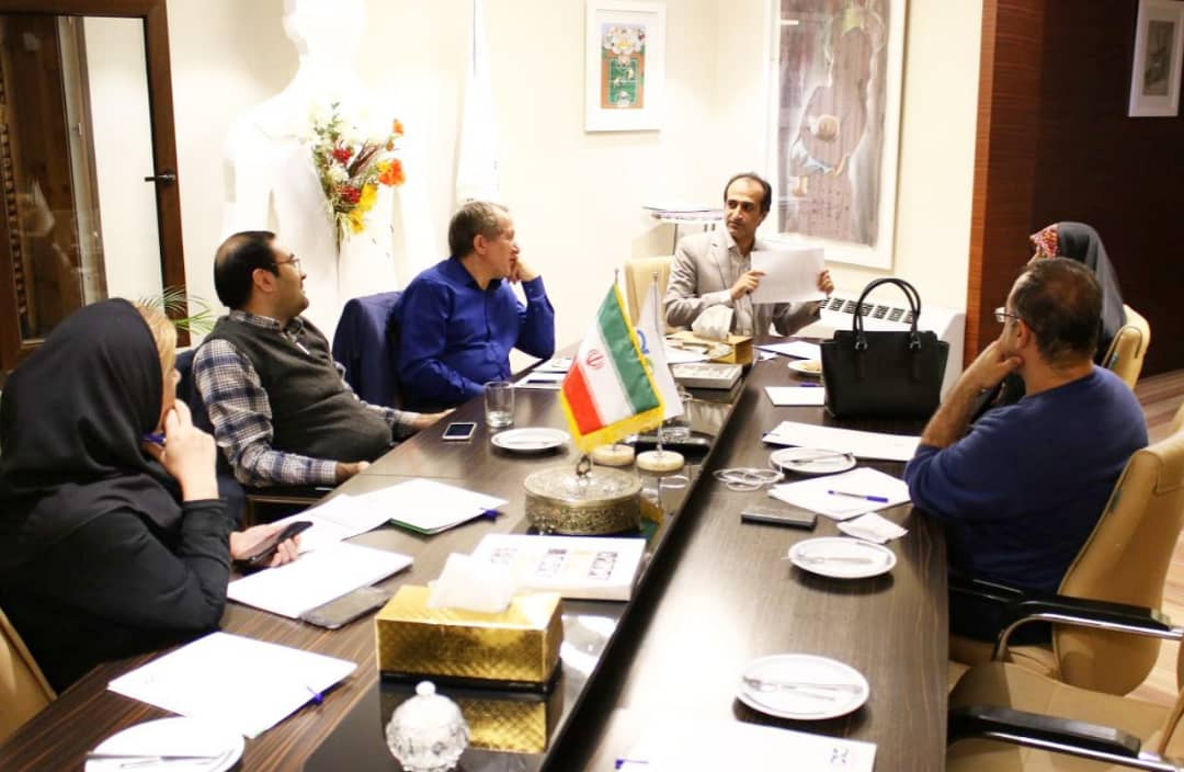 آثار هنرمندان باید جوششی باشد نه سفارشی