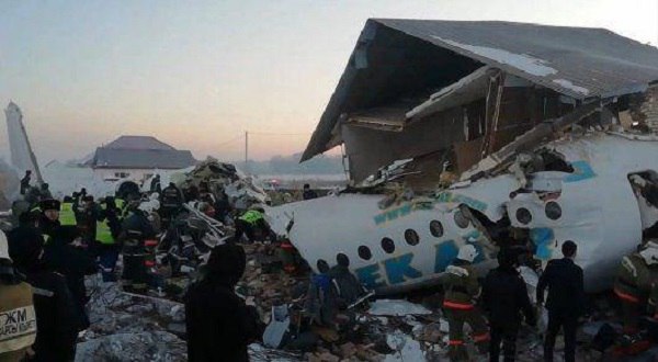 سقوط مرگبار هواپیمای مسافربری در قزاقستان با ۹۵ سرنشین 