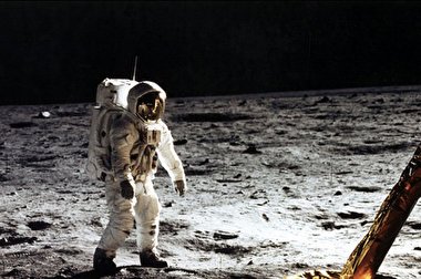 تلاش میلیاردر ژاپنی برای پیدا کردن همسر آینده جهت سفر به ماه!