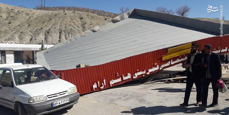 ریزش سقف پمپ بنزین با برخورد کامیون + تصاویر ریزش سقف پمپ بنزین با برخورد کامیون