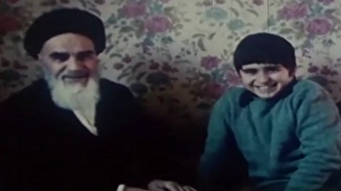 شوخی امام با نوه‌اش + فیلم