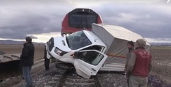 لحظه تصادف وحشتناک قطار با خودرو!