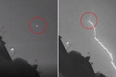 لحظه وحشتناک برخورد صاعقه به هواپیما!