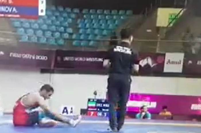 اقدام مشکوک کشتی‌گیر ایرانی در چند قدمی فینال + فیلم
