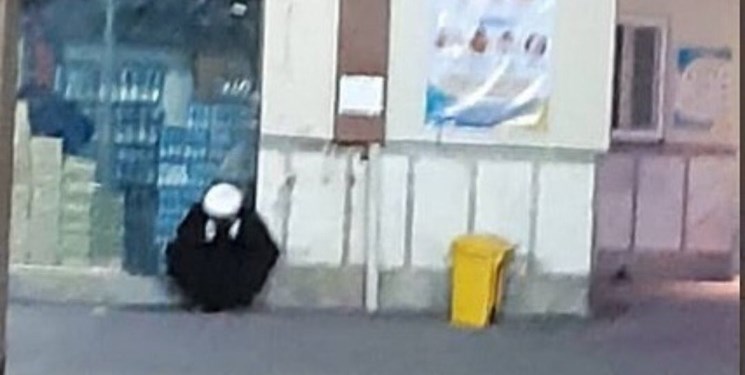 طلبه‌ای که زانوی غم به بغل گرفت