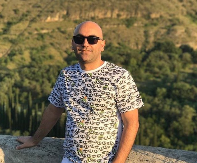 واکنش همسر ریحانه پارسا به شوخی‌ها درباره کچل بودنش