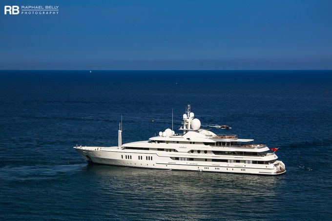 تصاویری از غرق شدن قایق لوکس شاهزاده سعودی در یونان