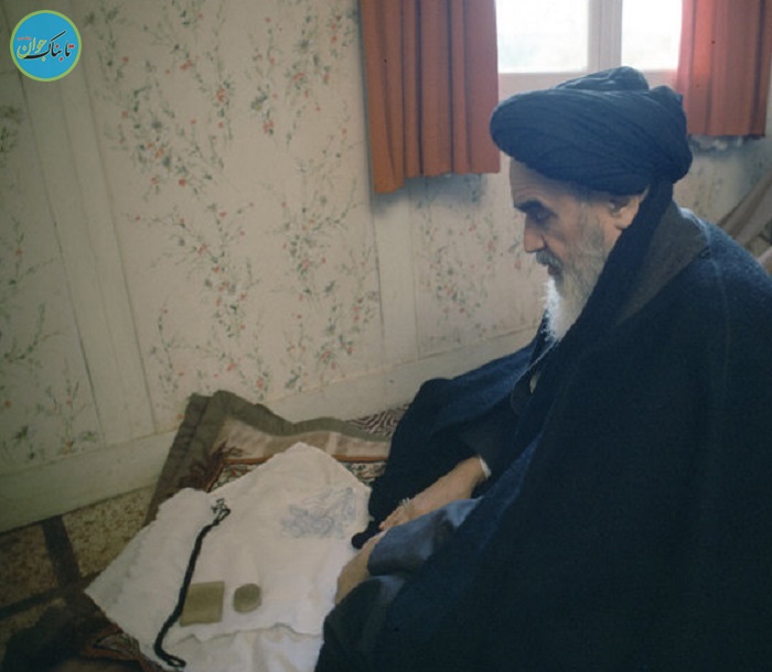 ماجرای چراغ قوه کوچک امام چه بود؟