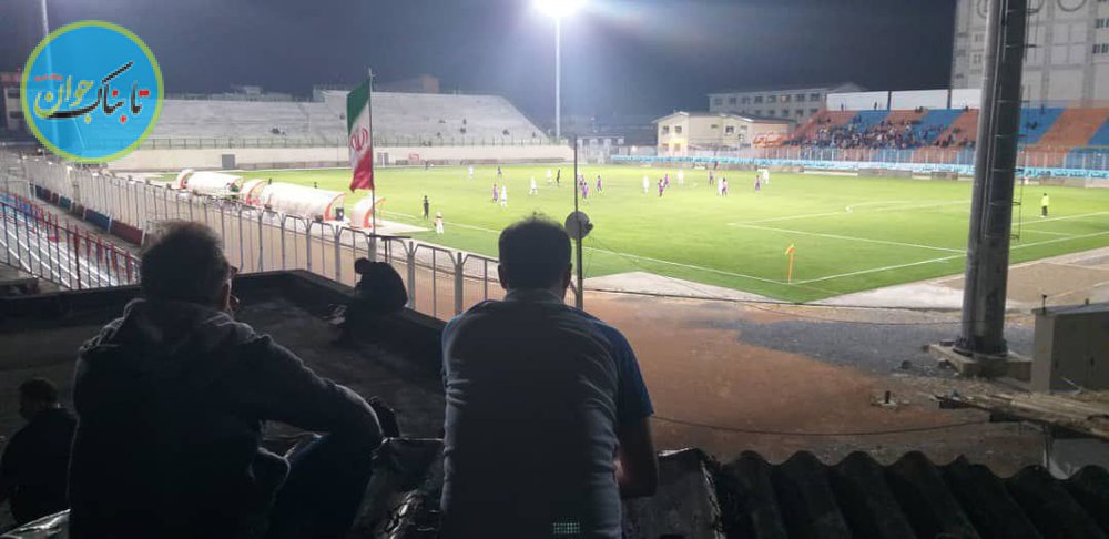 تماشای دربی زنان از روی پشت بام+عکس