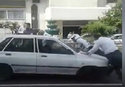 پریدن مامور پلیس روی کاپوت پراید برای جلوگیری از فرار راننده+ فیلم
