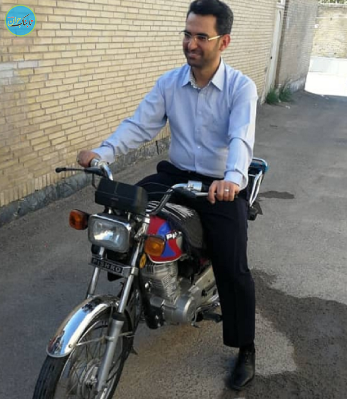 وزیر جوان سوار بر موتور+ عکس