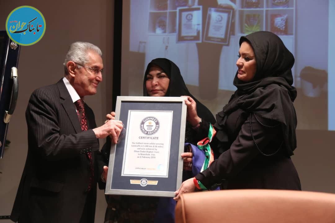 بانوی ایرانی رکورددار شنا با دست بسته در گینس