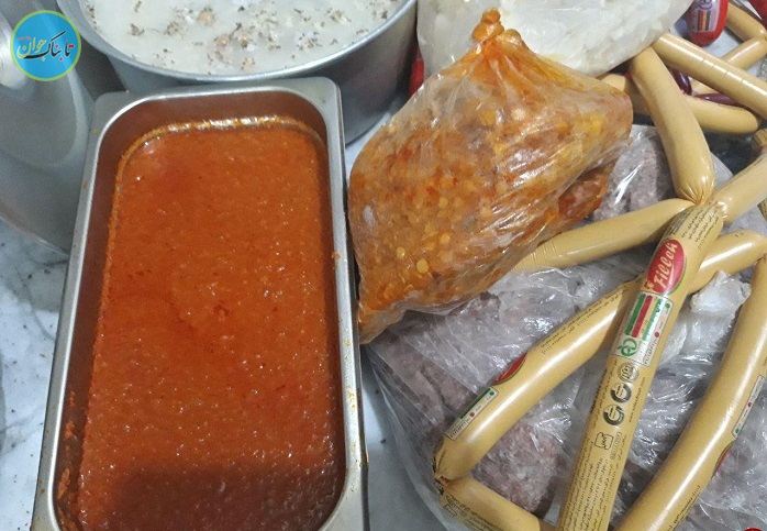 کشف غذاهای فاسد در غرفه های بزرگترین شهربازی پایتخت+ عکس کشف غذاهای فاسد در غرفه های بزرگترین شهربازی پایتخت+ عکس